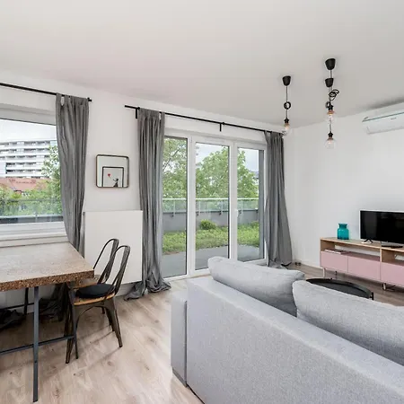 Rogozinskiego 2-bedroom * קרקוב